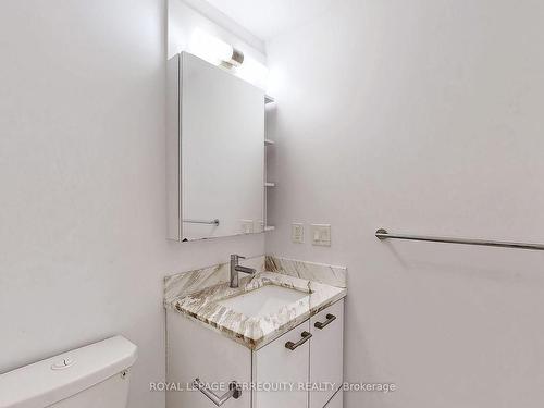 905-2221 Yonge St, Toronto, ON - Indoor Photo Showing Bathroom