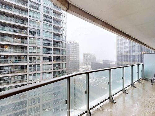 905-2221 Yonge St, Toronto, ON - Outdoor With Balcony With Exterior