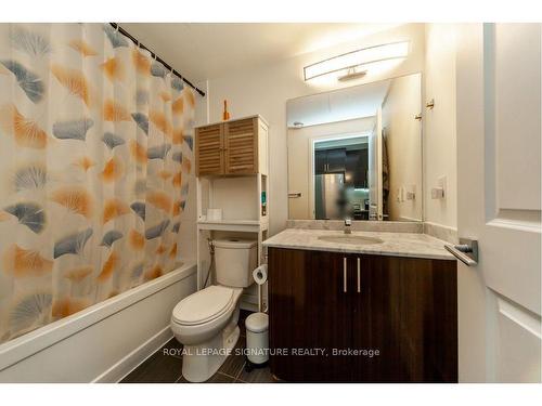 905-7165 Yonge St, Markham, ON - Indoor Photo Showing Bathroom