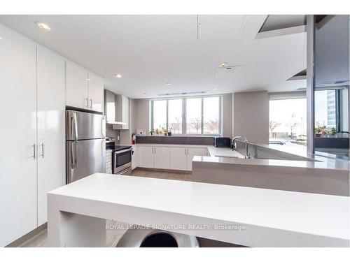 905-7165 Yonge St, Markham, ON - Indoor Photo Showing Kitchen With Stainless Steel Kitchen