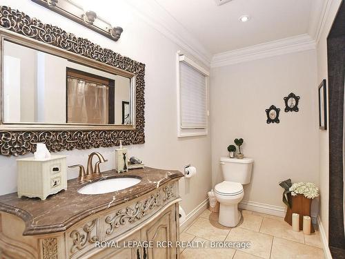 142 Timberline Tr, Aurora, ON - Indoor Photo Showing Bathroom