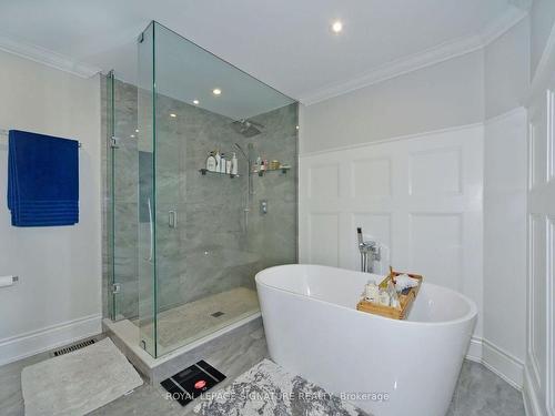 10 Birchard Blvd, East Gwillimbury, ON - Indoor Photo Showing Bathroom