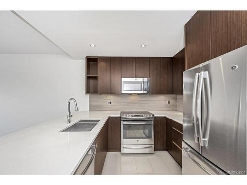303-640 Michigan St, Victoria, BC - Indoor Photo Showing Kitchen With Stainless Steel Kitchen