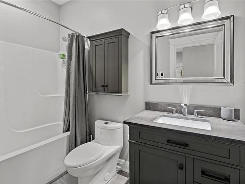 1044 Clarke Rd, Central Saanich, BC - Indoor Photo Showing Bathroom