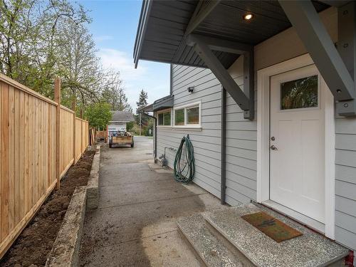 1044 Clarke Rd, Central Saanich, BC - Outdoor With Exterior
