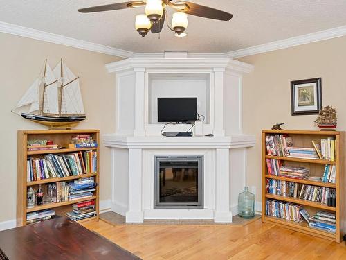 1446 Chilco Rd, Crofton, BC - Indoor With Fireplace