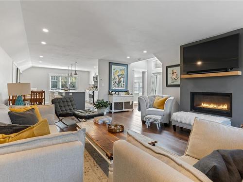 62 Cambridge St, Victoria, BC - Indoor Photo Showing Living Room With Fireplace