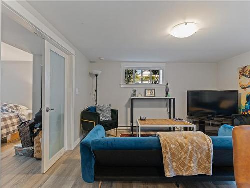 62 Cambridge St, Victoria, BC - Indoor Photo Showing Living Room