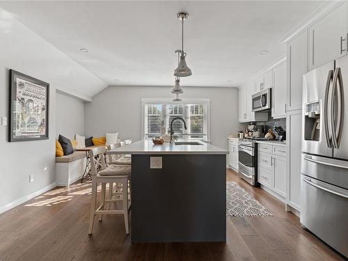 62 Cambridge St, Victoria, BC - Indoor Photo Showing Kitchen With Upgraded Kitchen