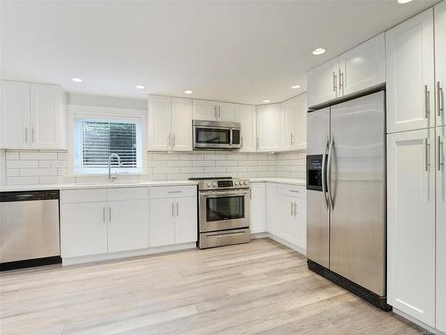 62 Cambridge St, Victoria, BC - Indoor Photo Showing Kitchen With Upgraded Kitchen