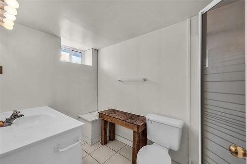 37 Spruceside Avenue, Hamilton, ON - Indoor Photo Showing Bathroom