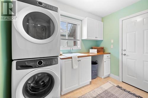 1384 Girard Drive, Lakeshore, ON - Indoor Photo Showing Laundry Room
