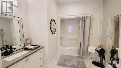 Main bathroom is so roomy & elegant! - 653 Bayview Drive, Constance Bay, ON - Indoor Photo Showing Bathroom
