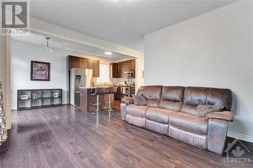 537 Sunlit Circle, Ottawa, ON - Indoor Photo Showing Living Room