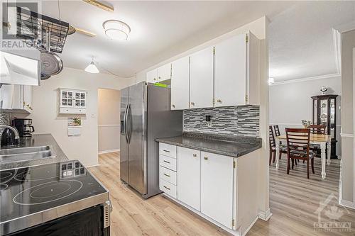 257 Mcelroy Drive, Ottawa, ON - Indoor Photo Showing Kitchen