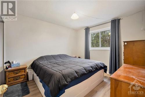 257 Mcelroy Drive, Ottawa, ON - Indoor Photo Showing Bedroom