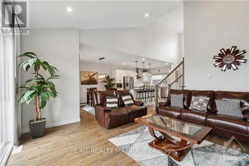 617 Cobalt Street, Clarence-Rockland, ON - Indoor Photo Showing Living Room