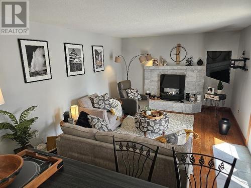 117 Mcneice St, Sault Ste. Marie, ON - Indoor Photo Showing Living Room With Fireplace