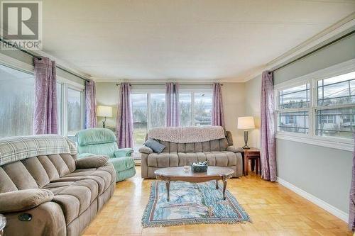 7 Bentley Avenue, Moncton, NB - Indoor Photo Showing Living Room