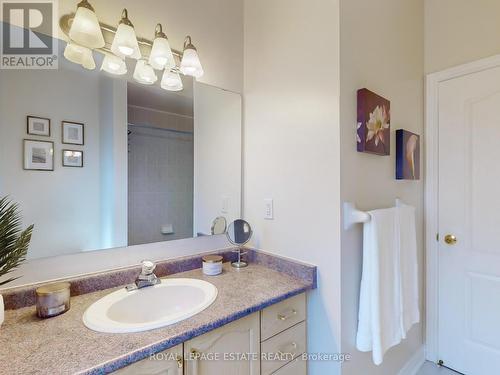 1 Kootenay Rdge, Vaughan, ON - Indoor Photo Showing Bathroom