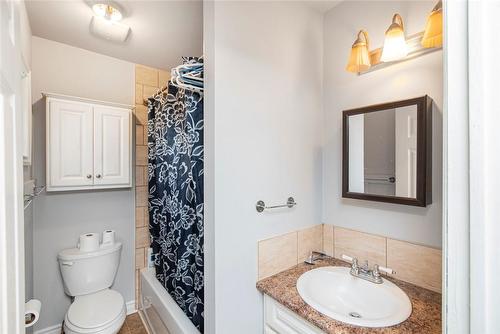 8 Merchison Avenue, Hamilton, ON - Indoor Photo Showing Bathroom