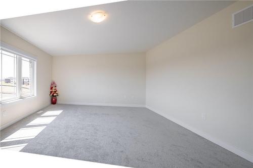 131 Lilac Circle, Caledonia, ON - Indoor Photo Showing Other Room