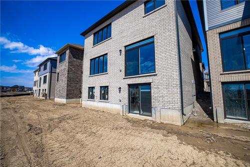 131 Lilac Circle, Caledonia, ON - Outdoor With Exterior