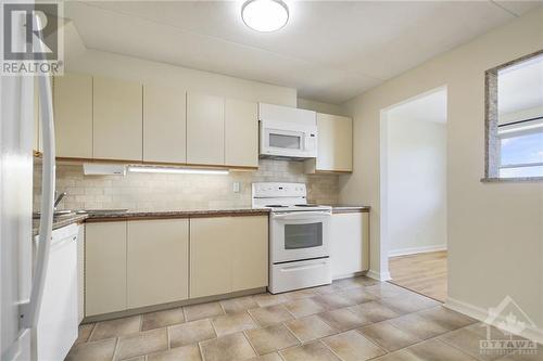 206 Woodward Street Unit#408, Carleton Place, ON - Indoor Photo Showing Kitchen
