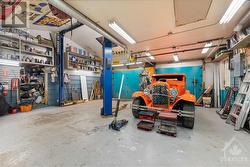 2 bay Garage - no the rod doesn't come with the garage ha ha - 