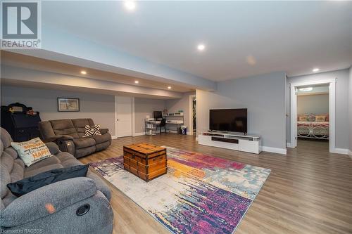 133 Hawthorn Crescent, Kemble, ON - Indoor Photo Showing Living Room
