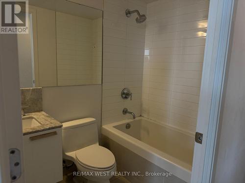 2506 - 42 Charles Street E, Toronto, ON - Indoor Photo Showing Bathroom
