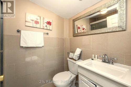 666 Lakelands Avenue, Innisfil, ON - Indoor Photo Showing Bathroom