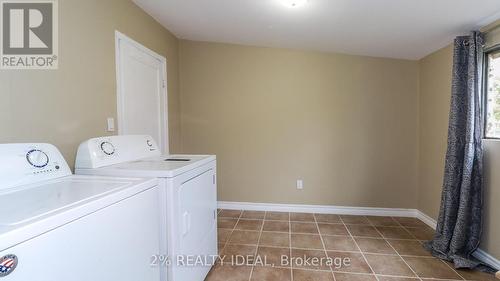 666 Lakelands Ave, Innisfil, ON - Indoor Photo Showing Laundry Room