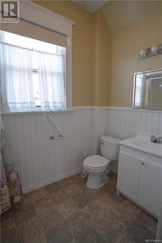 6 Aberdeen Street, Campbellton, NB - Indoor Photo Showing Bathroom