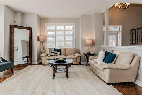 60 Springbreeze Heights, Hamilton, ON - Indoor Photo Showing Living Room