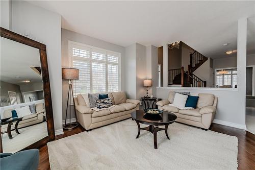 60 Springbreeze Heights, Hamilton, ON - Indoor Photo Showing Living Room