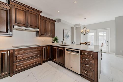 60 Springbreeze Heights, Hamilton, ON - Indoor Photo Showing Kitchen