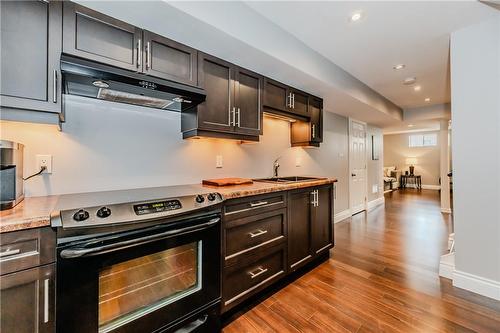 60 Springbreeze Heights, Hamilton, ON - Indoor Photo Showing Kitchen
