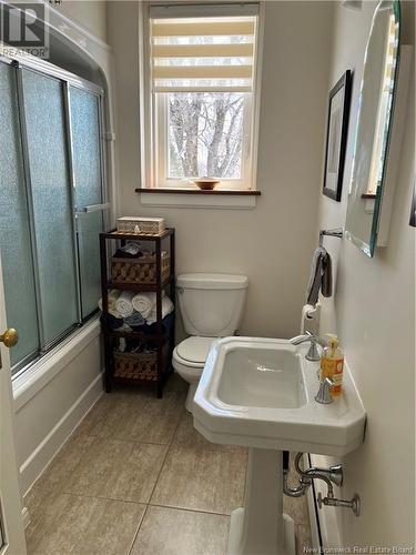 555 Riverside Drive, Bathurst, NB - Indoor Photo Showing Bathroom