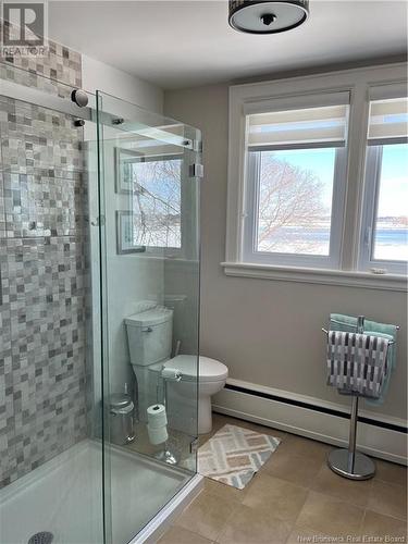 555 Riverside Drive, Bathurst, NB - Indoor Photo Showing Bathroom