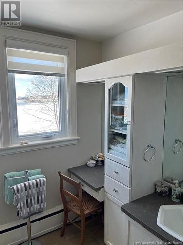 555 Riverside Drive, Bathurst, NB - Indoor Photo Showing Bathroom