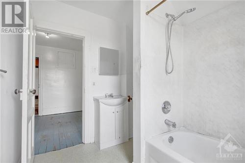 8611 Purdy Road, Ottawa, ON - Indoor Photo Showing Bathroom