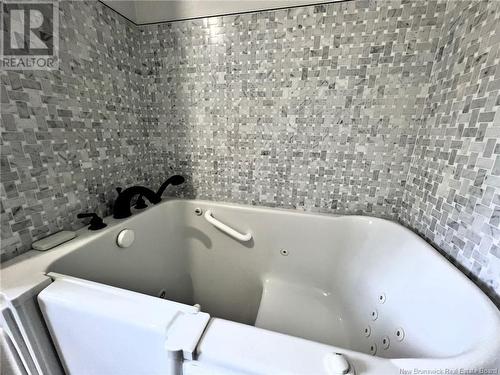 160 Escuminac Pt Road, Escuminac, NB - Indoor Photo Showing Bathroom