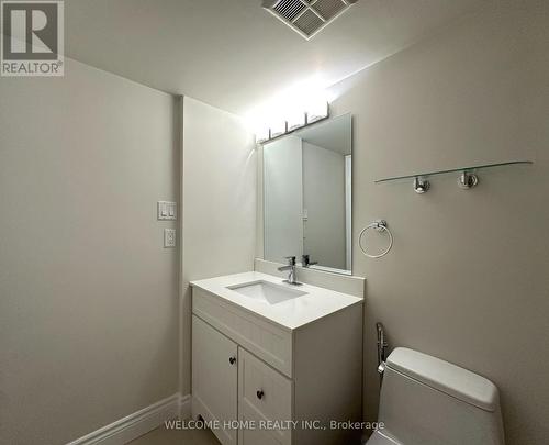 1009 - 7601 Bathurst Street, Vaughan, ON - Indoor Photo Showing Bathroom
