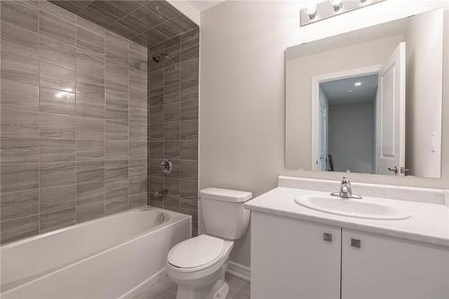 149 Aquasanta Crescent, Hamilton, ON - Indoor Photo Showing Bathroom