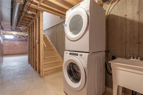 149 Aquasanta Crescent, Hamilton, ON - Indoor Photo Showing Laundry Room