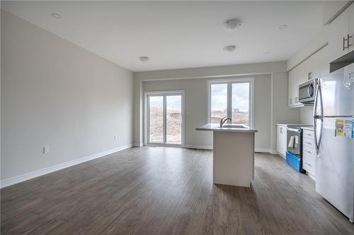 149 Aquasanta Crescent, Hamilton, ON - Indoor Photo Showing Kitchen