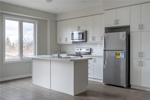 149 Aquasanta Crescent, Hamilton, ON - Indoor Photo Showing Kitchen