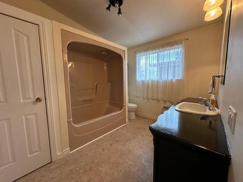 204 Bayview Street, Schreiber, ON - Indoor Photo Showing Bathroom