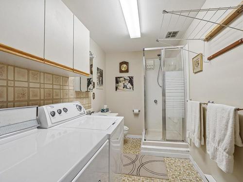 Salle de bains - 164 Place Terry-Fox, Kirkland, QC - Indoor Photo Showing Laundry Room